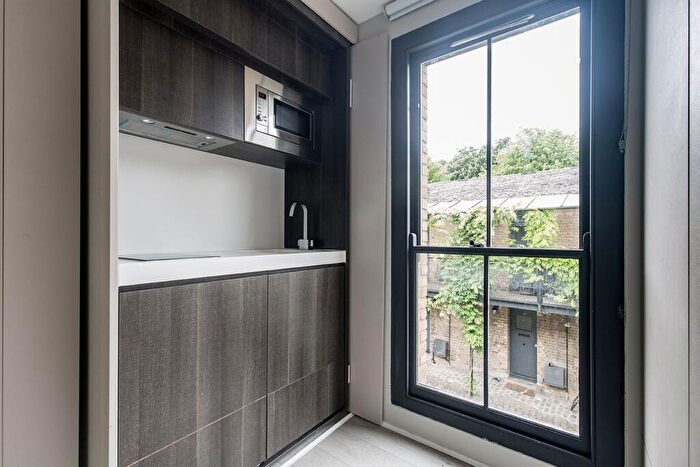 Flat To Rent In Flat Riverside Apartment, N13