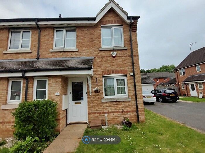3 Bedroom Semi-Detached House To Rent In Gorseway, Hatfield, AL10