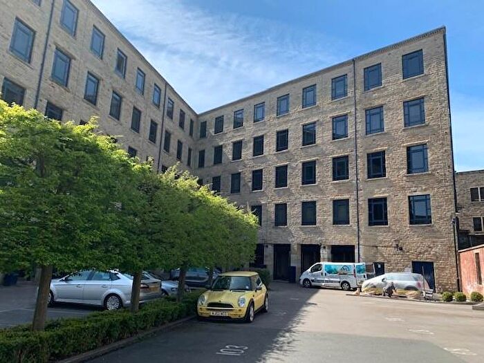 2 Bedroom Apartment To Rent In Firth Street, Huddersfield, HD1