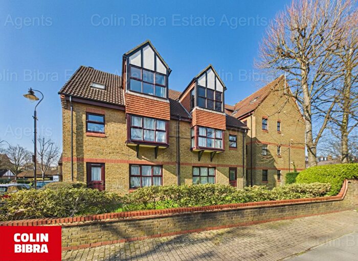 1 Bedroom Flat To Rent In Pursewardens Close, Culmington Road, W13