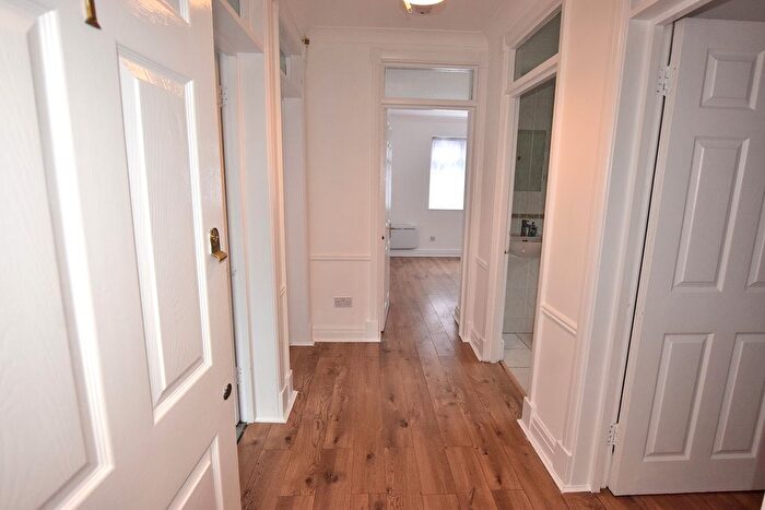 2 Bedroom Flat To Rent In Conway Road, London, N14