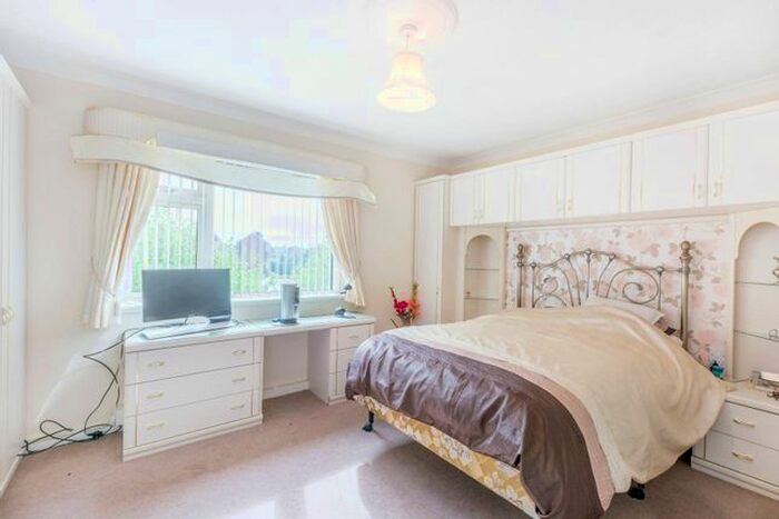 2 Bedroom Flat To Rent In Royston Gardens, Wanstead, Ilford, IG1