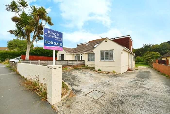 4 Bedroom Bungalow For Sale In Central Avenue, Telscombe Cliffs, Peacehaven, East Sussex, BN10