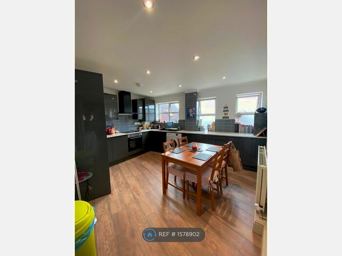 1 Bedroom Flat To Rent In Lammas Street, Carmarthen, SA31