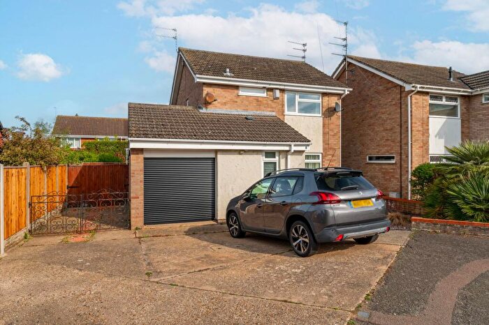 3 Bedroom Detached House For Sale In Fulmar Close, Bradwell, NR31