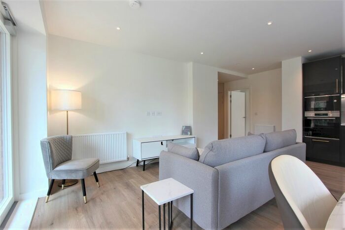 2 Bedroom Flat To Rent In Blenheim Mansions, Mary Neuner Road, London, N8