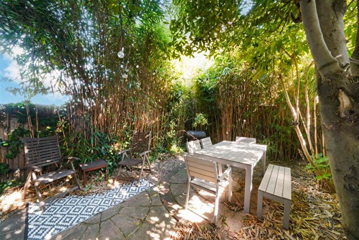 2 Bedroom Flat To Rent In Lechmere Road, Willesden, NW2