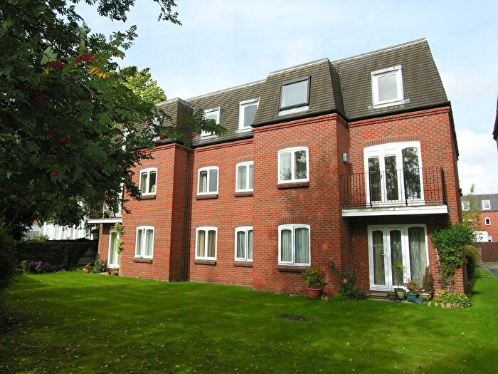 2 Bedroom Flat To Rent In Victoria Gardens, Newbury, RG14