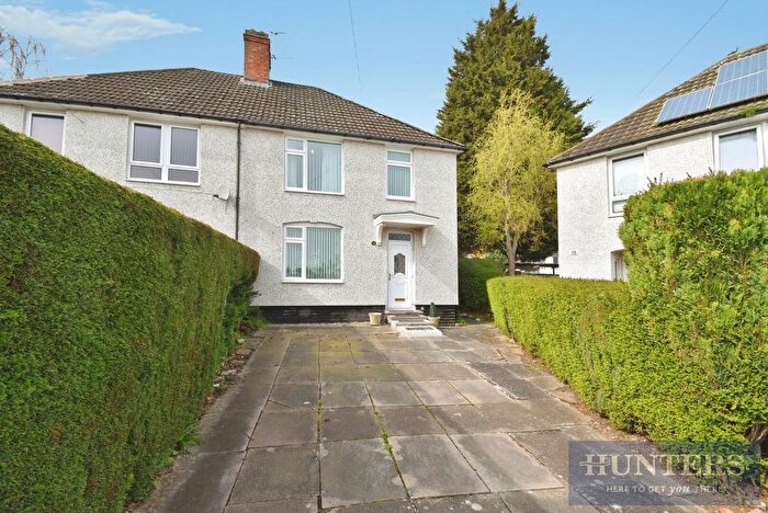 3 Bedroom Semi Detached House For Sale In Farm Close, Leicester, LE2