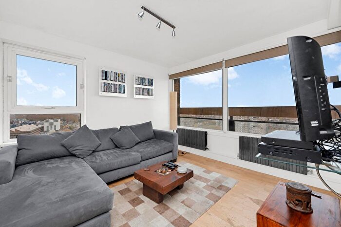 2 Bedroom Flat For Sale In Sparkford House, Battersea Church Road, SW11