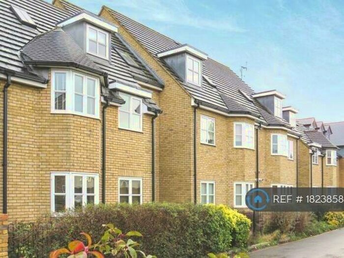 2 Bedroom Flat To Rent In Brocket Court, Hoddesdon, EN11