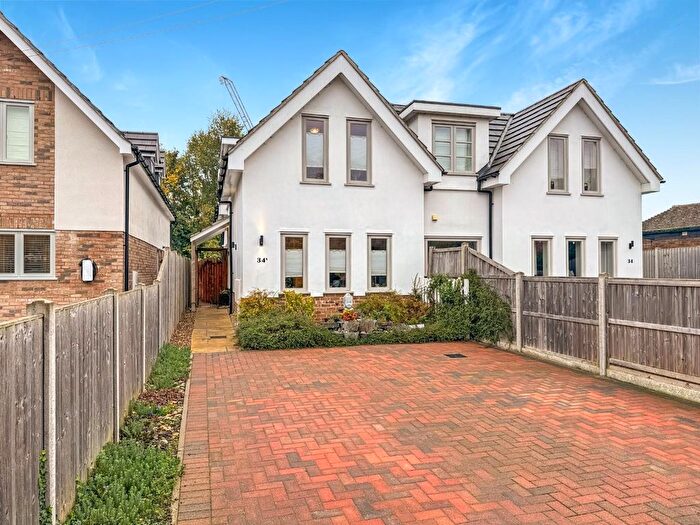 3 Bedroom Semi-detached House For Sale In Leeway Avenue, Great Shelford, Cambridge, CB22