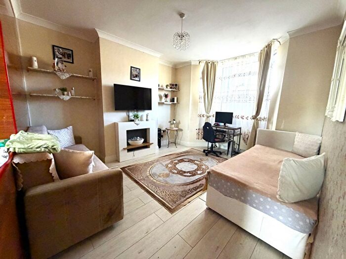 2 Bedroom Terraced House For Sale In Davis Street, Plaistow, E13
