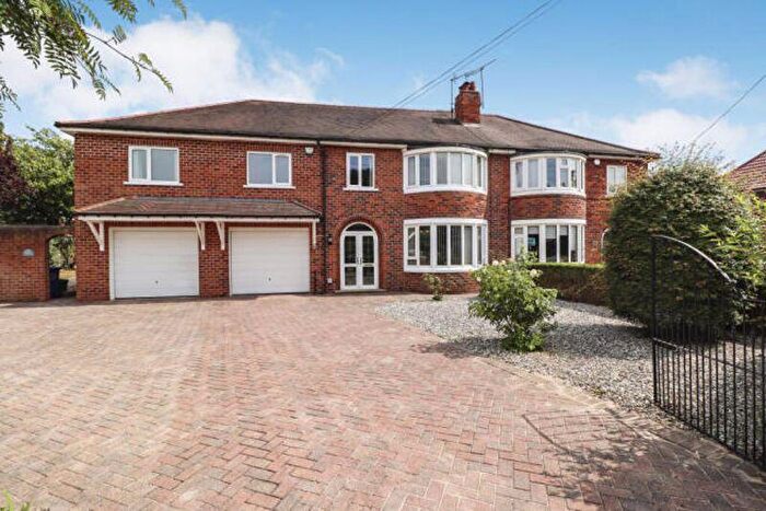 5 Bedroom Semi-Detached House For Sale In Rose Hill Rise, Bessacarr, DN4
