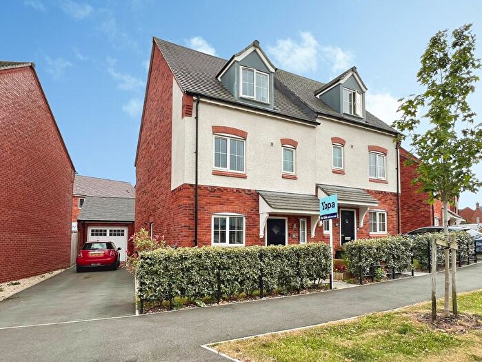4 Bedroom Semi-Detached House For Sale In Stirling Road, Midway, Swadlincote, DE11