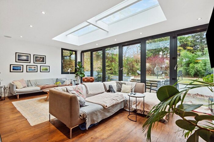4 Bedroom Flat To Rent In Richmond Hill, Richmond, Surrey, TW10