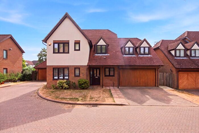 5 Bedroom Detached House For Sale In Brinklow Court, St. Albans, Hertfordshire, AL3