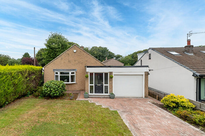 3 Bedroom Detached House For Sale In Hallowes Park Road, Cullingworth, West Yorkshire, BD13