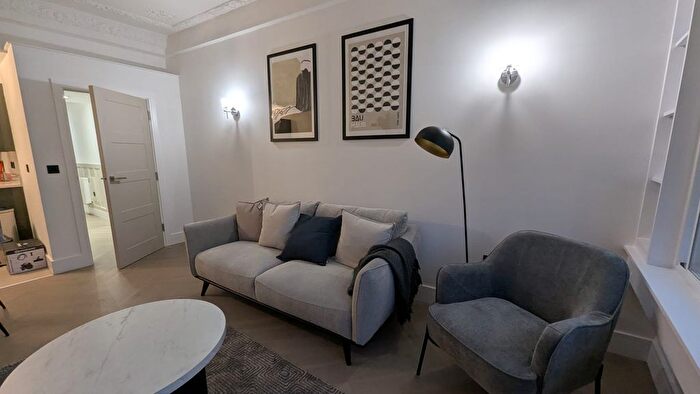 2 Bedroom Flat To Rent In Long Row, Nottingham, NG1