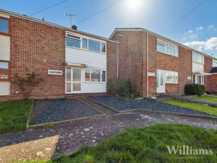 3 Bedroom Terraced House For Sale In Cotswold Green, Aylesbury, HP20