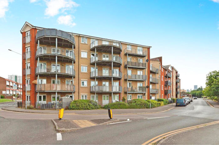 2 Bedroom Apartment For Sale In Thames Road, Grays, Essex, RM17