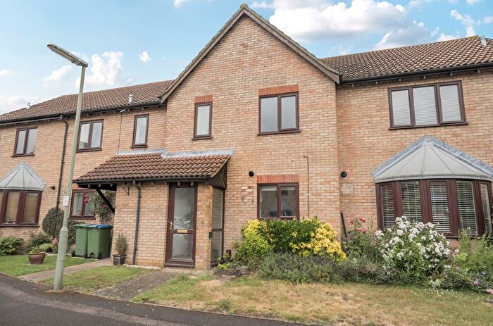 3 Bedroom Terraced House For Sale In Walton-On-Thames, Surrey, KT12