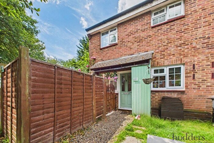 1 Bedroom End Of Terrace House To Rent In Hazelbank Road, Chertsey, Surrey, KT16