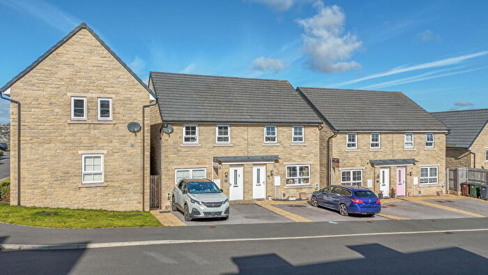 3 Bedroom Semi-Detached House For Sale In Rambling Walk, Clayton, Bradford, BD14