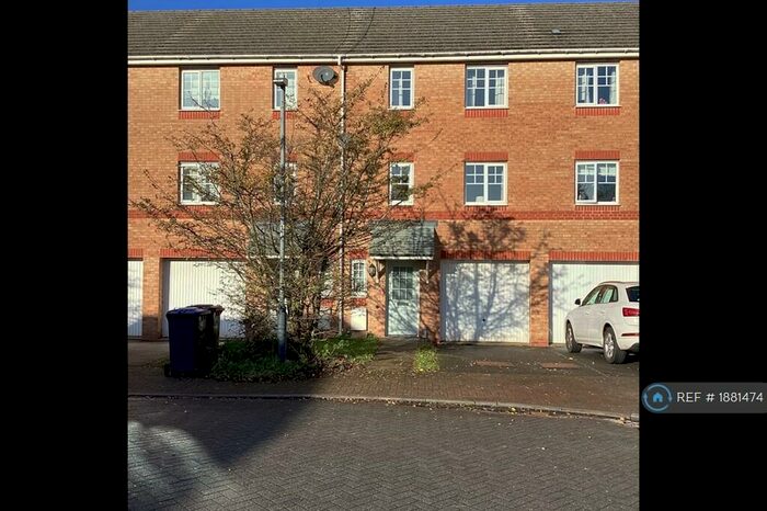 3 Bedroom Terraced House To Rent In Izod Road, Rugby, CV21