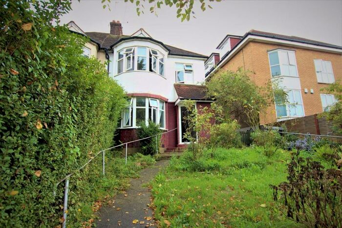 3 Bedroom House To Rent In Colney Hatch Lane, London, N10