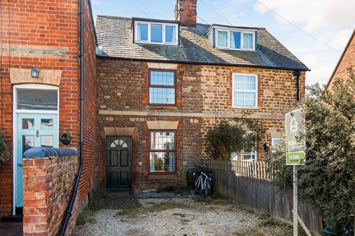 3 Bedroom Terraced House For Sale In Winterborne Road, Abingdon, OX14