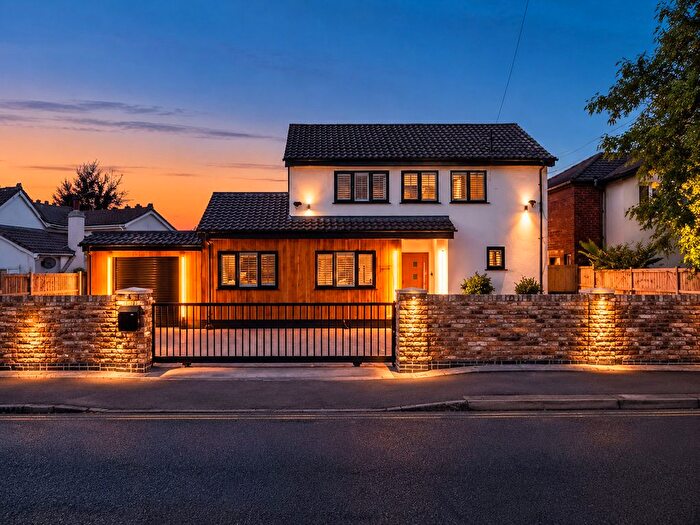 3 Bedroom Detached House For Sale In Main Road, Hockley, SS5
