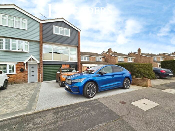 4 Bedroom End Of Terrace House For Sale In Gale Moor Avenue, Gosport, Hampshire, PO12