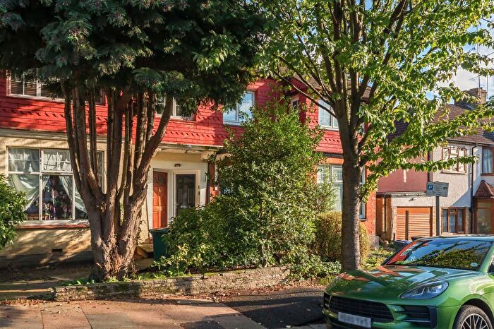 3 Bedroom Flat To Rent In Birley Road, Whetstone, N20