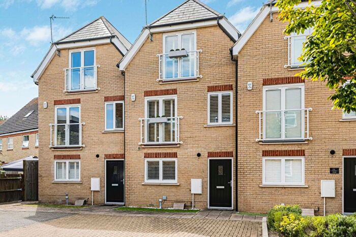 4 Bedroom Town House For Sale In Postal Close, Bexley, DA5