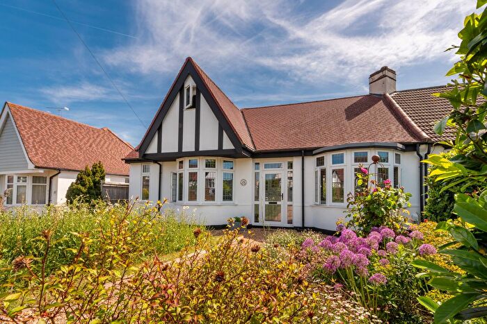 3 Bedroom Bungalow For Sale In Mead Way, Shirley, Croydon, CR0
