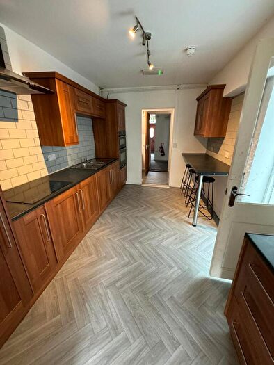 5 Bedroom House To Rent In Lewis Street, St Thomas, Swansea, SA1