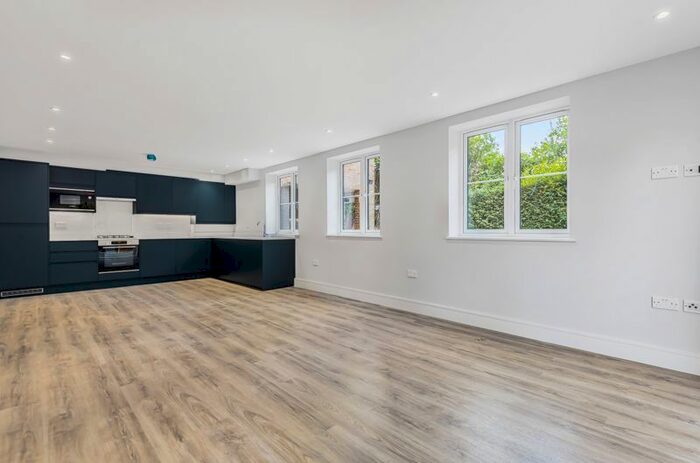 3 Bedroom Flat To Rent In Foxley Lane, Purley, CR8