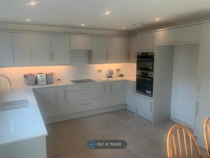 3 Bedroom End Of Terrace House To Rent In Warminster Road, London, SE25