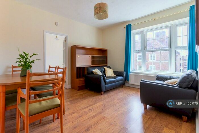 2 Bedroom Flat To Rent In Bowling Green Street, London, SE11