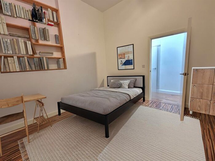 2 Bedroom Flat To Rent In Horn Lane, Acton, W3