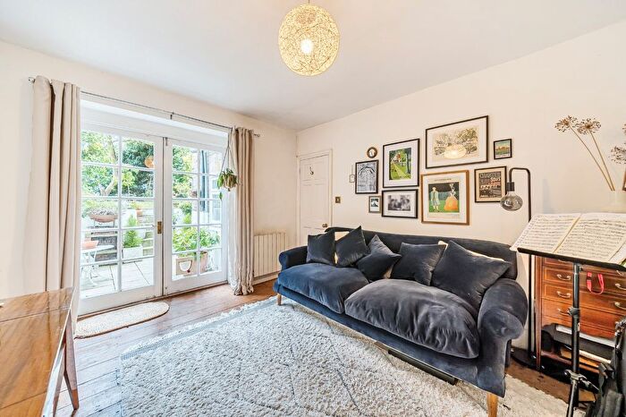 1 Bedroom Flat To Rent In Rosehill Road, London, SW18