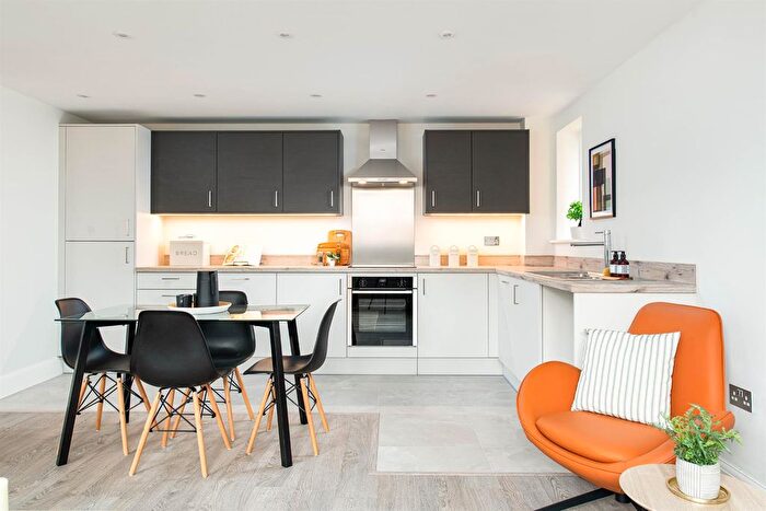 2 Bedroom Flat For Sale In Polebarn Road, Trowbridge, BA14