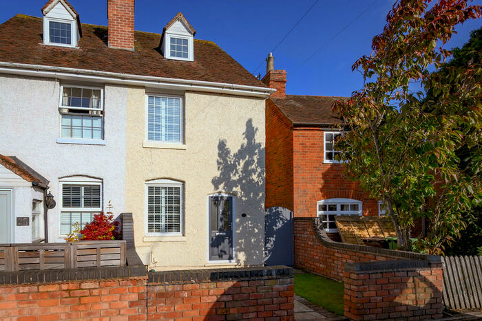 3 Bedroom End Of Terrace House To Rent In Station Road, Knowle, B93