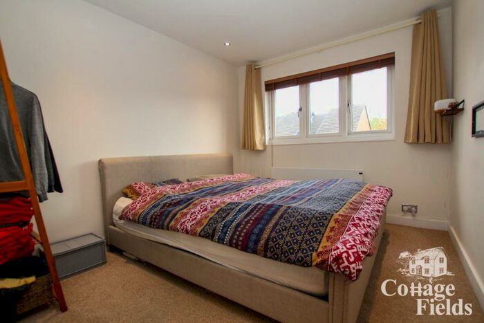 1 Bedroom Flat To Rent In Maltby Drive, Enfield, EN1