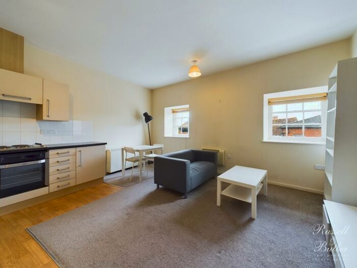 1 Bedroom Flat To Rent In Cobham Mews, West Street, Buckingham, MK18