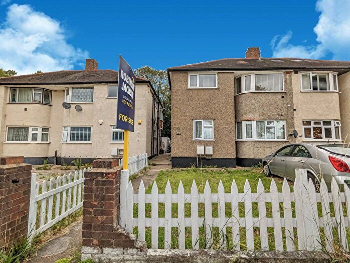 2 Bedroom Flat For Sale In Meadowview Road, London, SE6