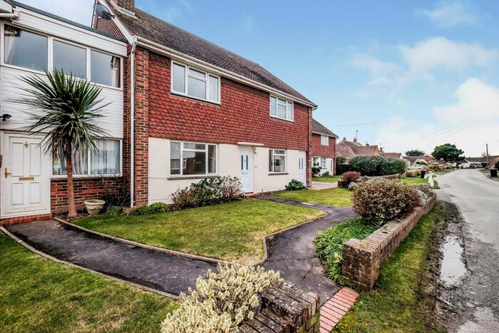 2 Bedroom Flat To Rent In St Malo Court - Ferring, BN12