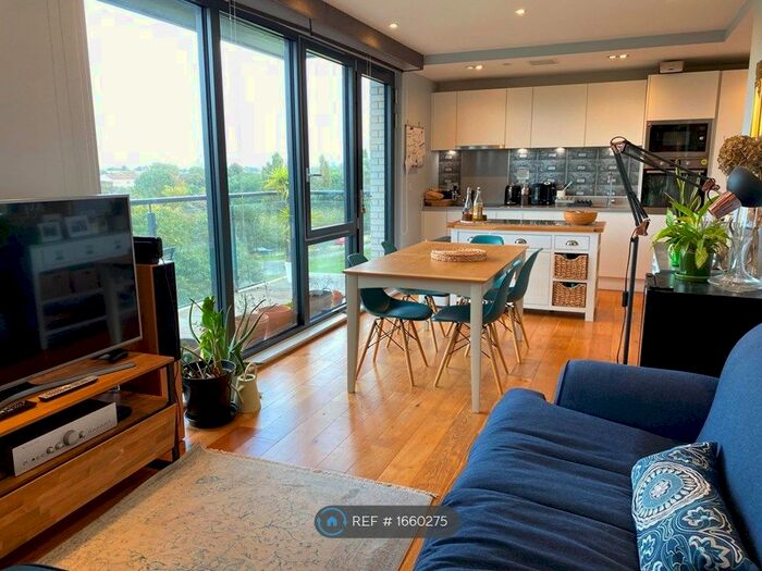 2 Bedroom Flat To Rent In Regalia Point, London, E2