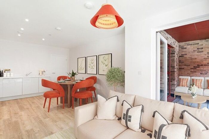 1 Bedroom Flat For Sale In High Street, Brentford, TW8